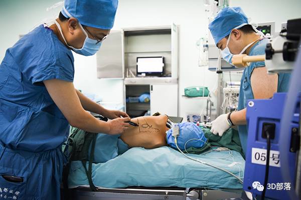 唐都医院：7岁幼童身患15公分肿瘤 3D打印重建其胸壁